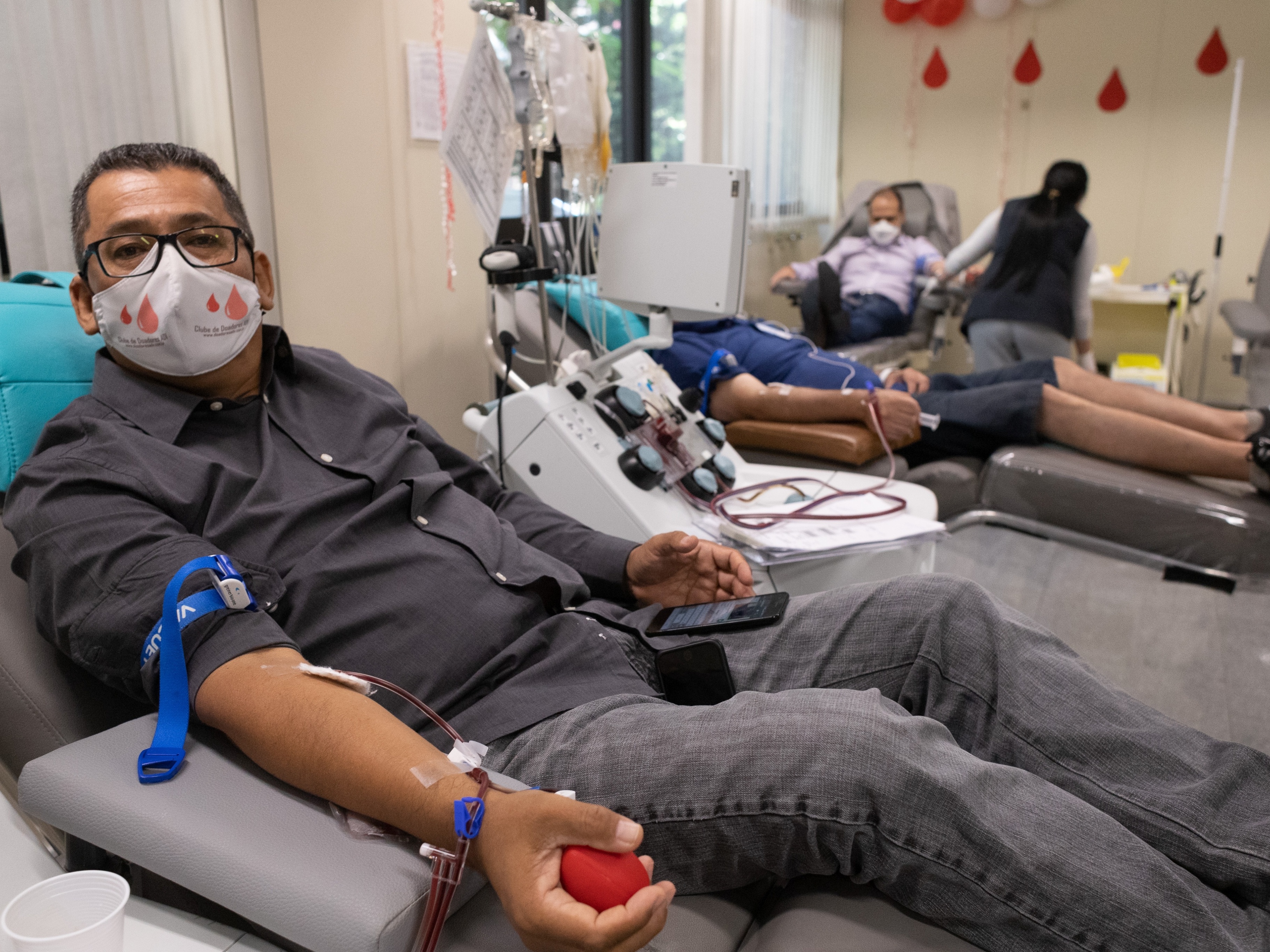 Pessoa doando sangue